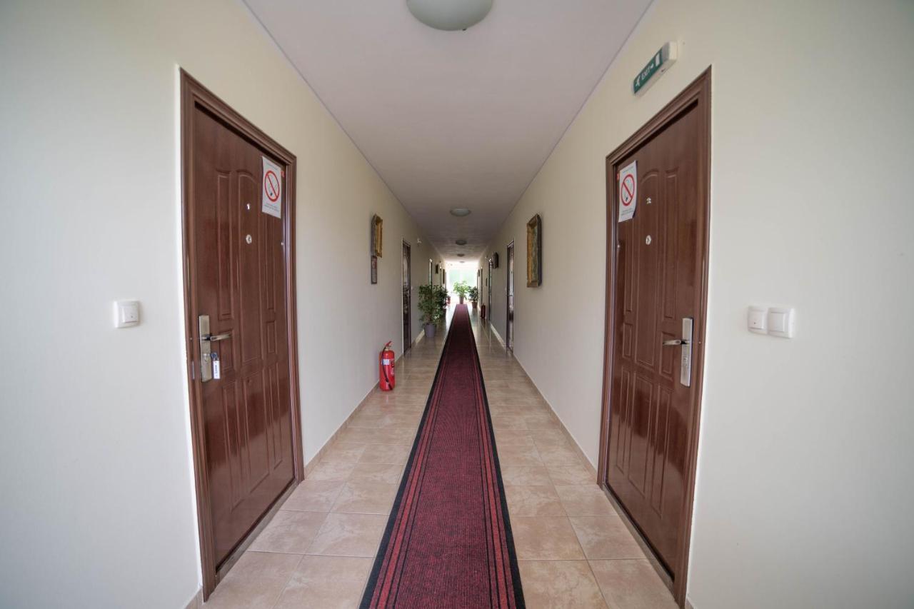 Aparthotel Prenociste Leona Veliko Gradište Exteriér fotografie