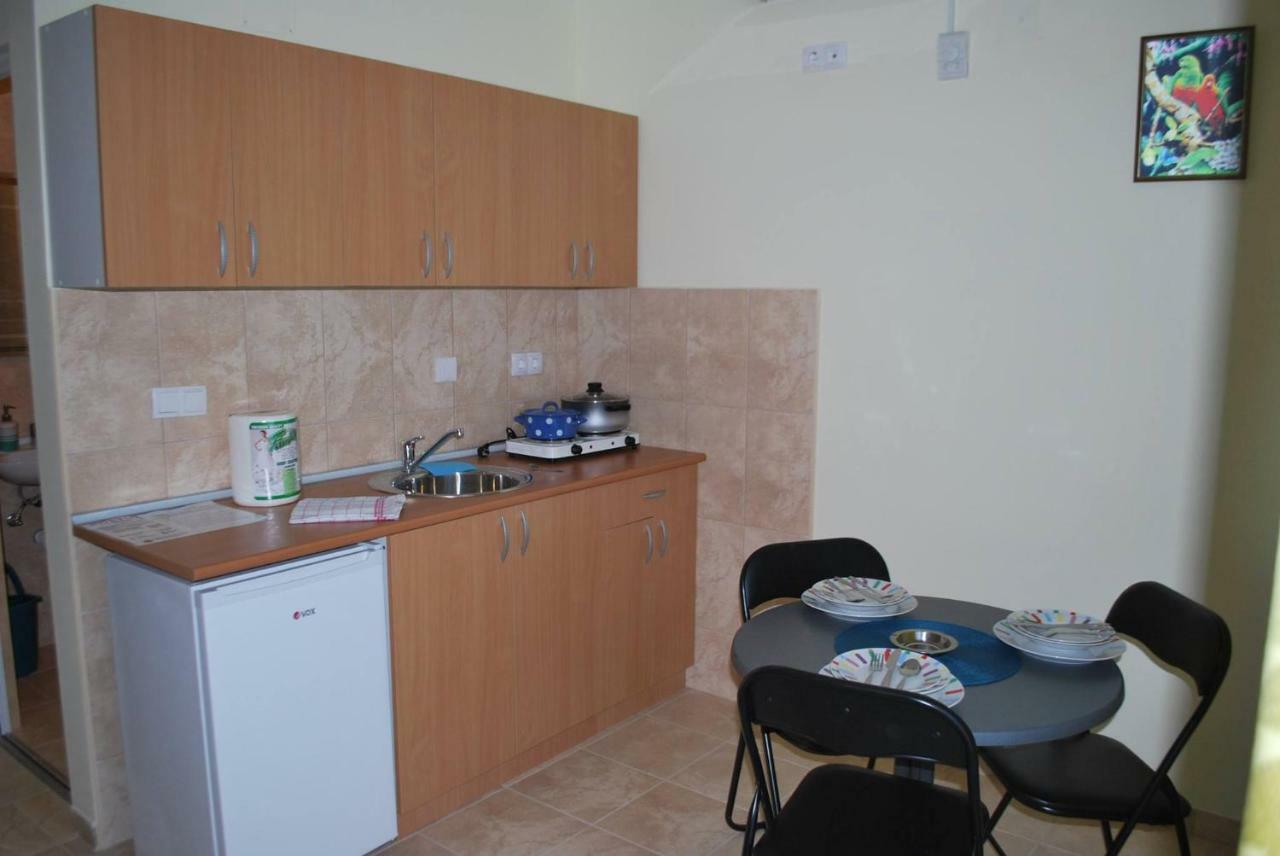 Aparthotel Prenociste Leona Veliko Gradište Exteriér fotografie